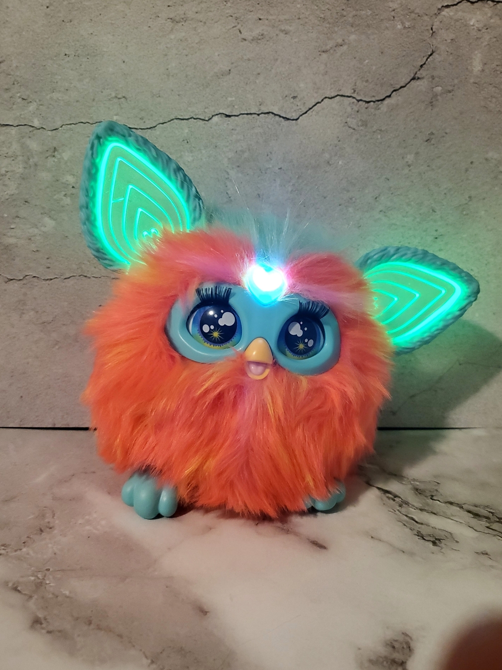Coral Furby 2023 Hasbro Light-Up Orange & Teal Interactive Toy - French Verison